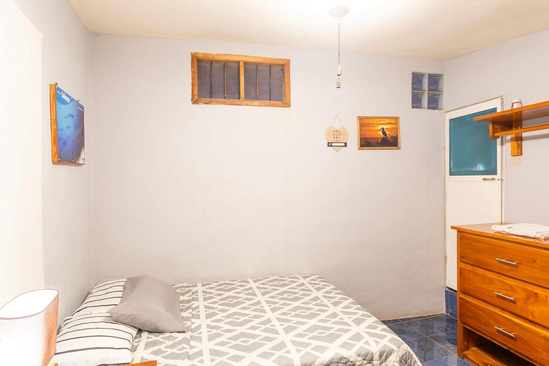 Casa #344 - 1 - Full Bed & Sofa Cama - No Ac Puerto Ayora (Galapagos Islands)
